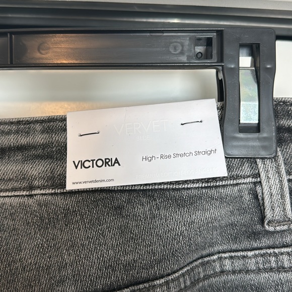 Vervets!! Women’s distressed cropped black jeans! - Picture 3 of 4